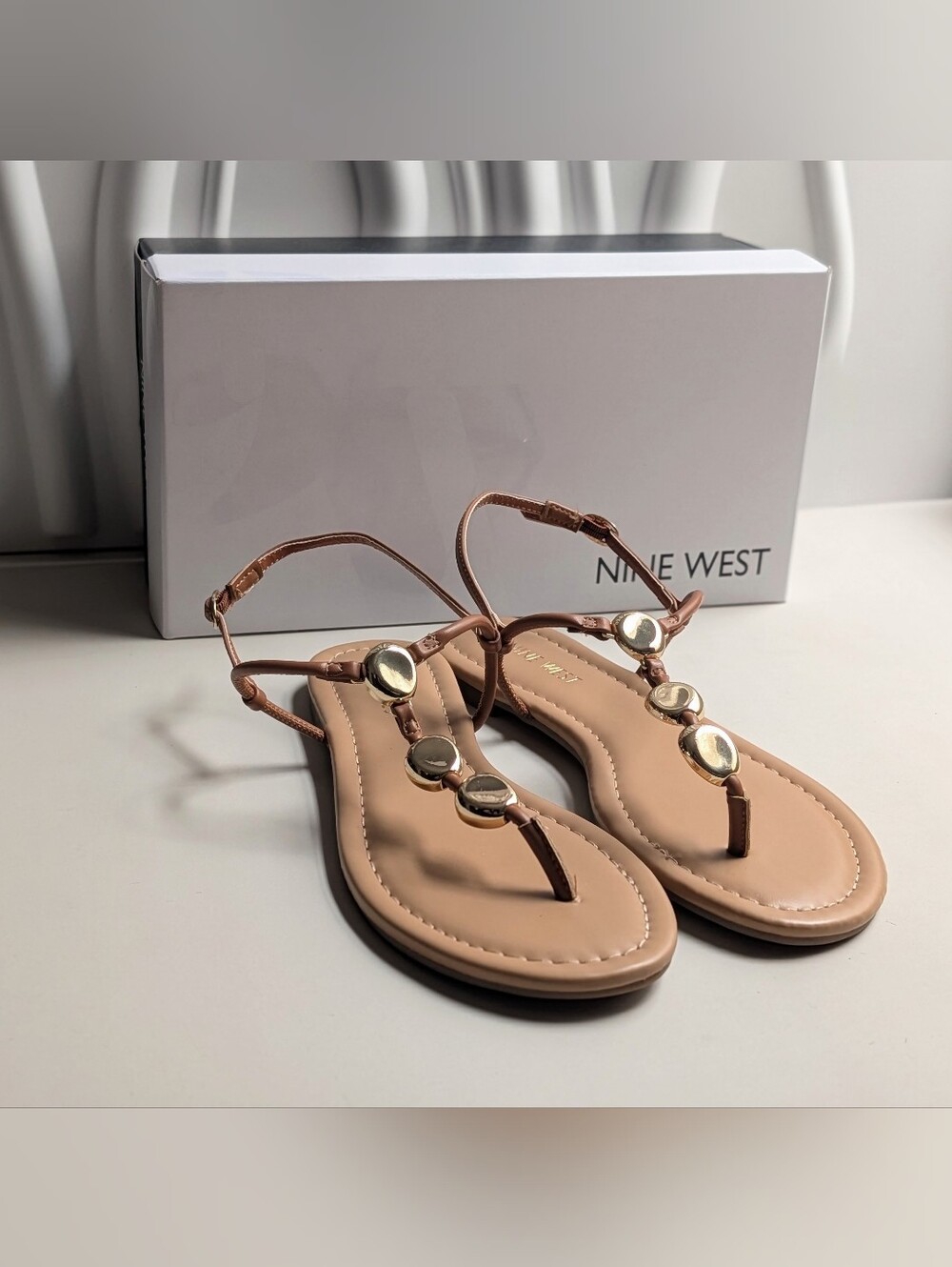 NIB Nine West Bello Gold Bauble T-Strap Thong Sandals Brown Size 8